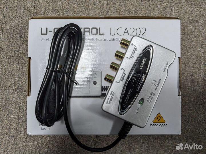 Внешняя звуковая карта behringer U-control UCA202