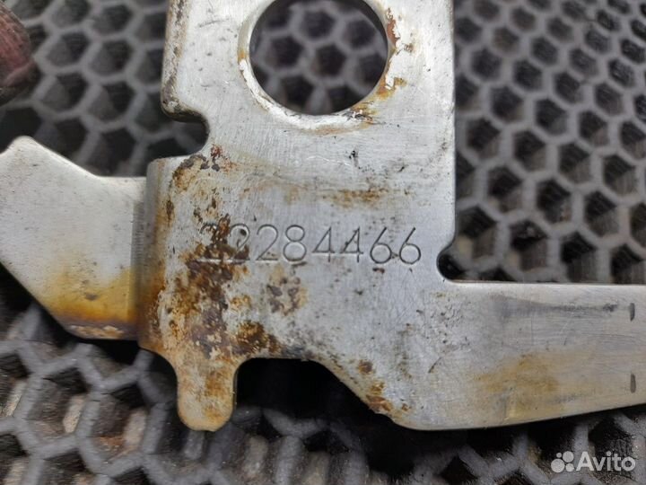 Кронштейн трубок подъёма кабины Volvo FH