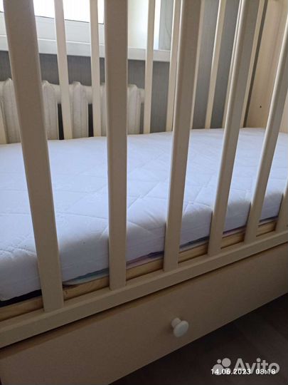 Детская кроватка с матрасом