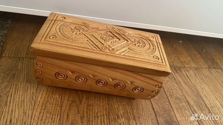 Шкатулка резная деревянная