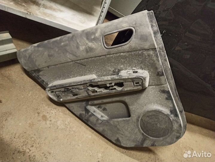 Обивка двери задней левой хтрейл