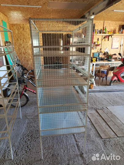 Клетка или брудер для бройлеров