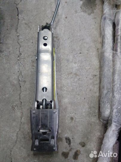 Домкрат Audi A4 BWE 2007