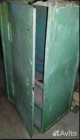 Сейф (металлический шкаф)