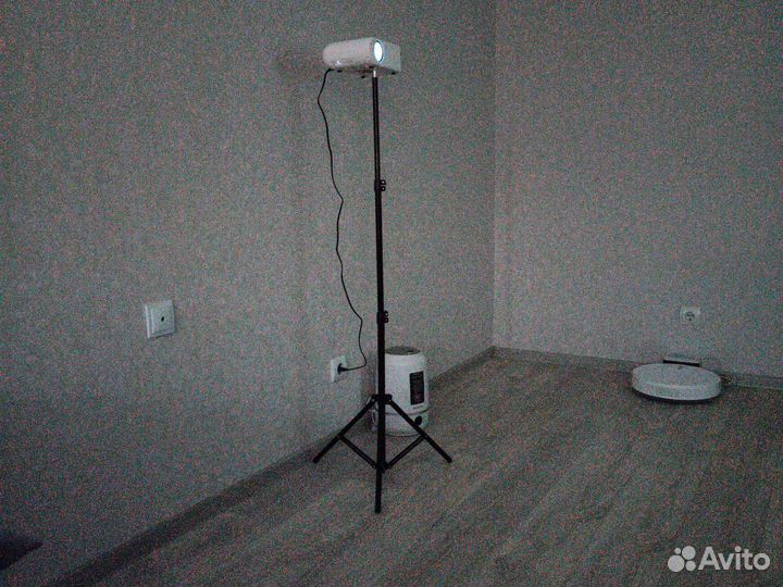 Штатив для телефона,проектора,фотоаппарата