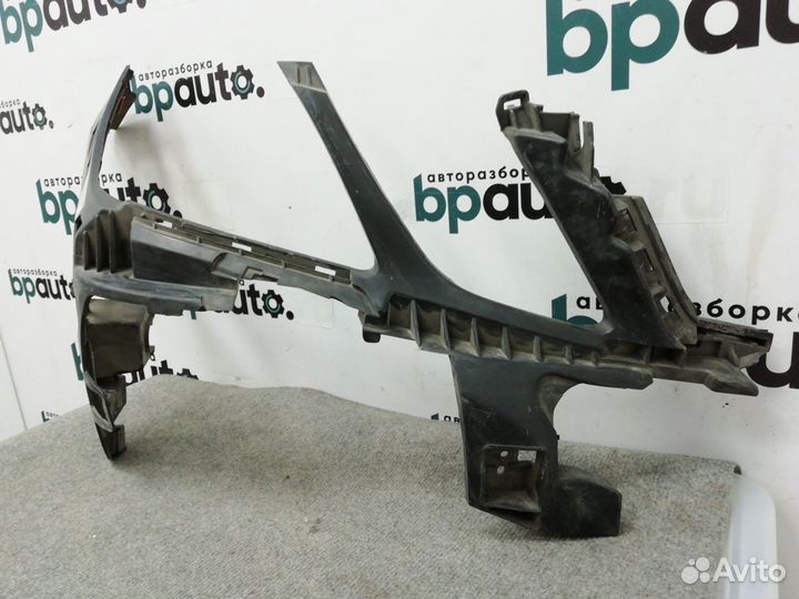 Кронштейн каркас переднего бампера правый AMG