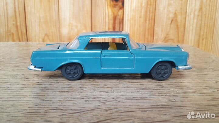 Mercedes 250 SE A 19 СССР Модель машинки 1988 г