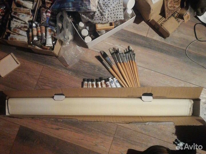 Кисти, холст, краски