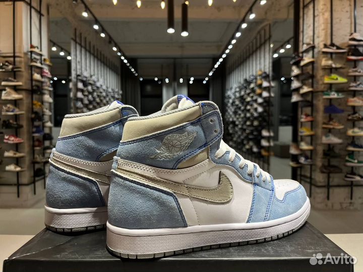 Кроссовки Nike Air Jordan 1 High OG Hyper Royal