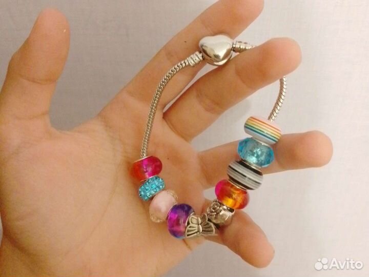 Браслет из шарм