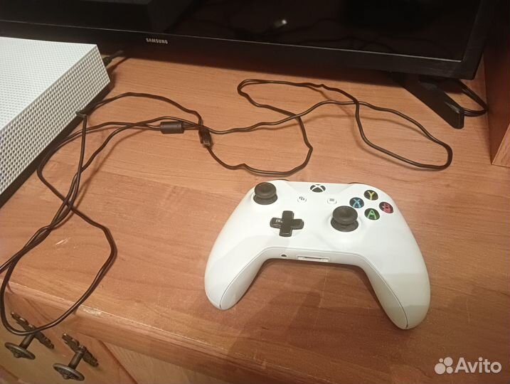 Xbox one S 1tb (библиотека более 100 игр)