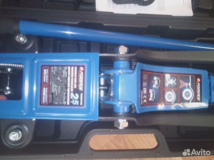 Домкрат подкатной