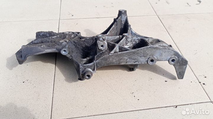 Кронштейн гур Renault Logan