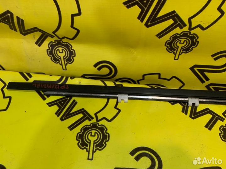 Молдинг стекла (на дверь) задний левый Nissan