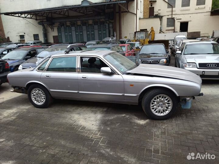 Петля капота правая для Jaguar XJ 4 AXX1300