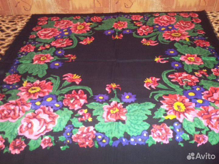 Платок шелковый, новый с принтом