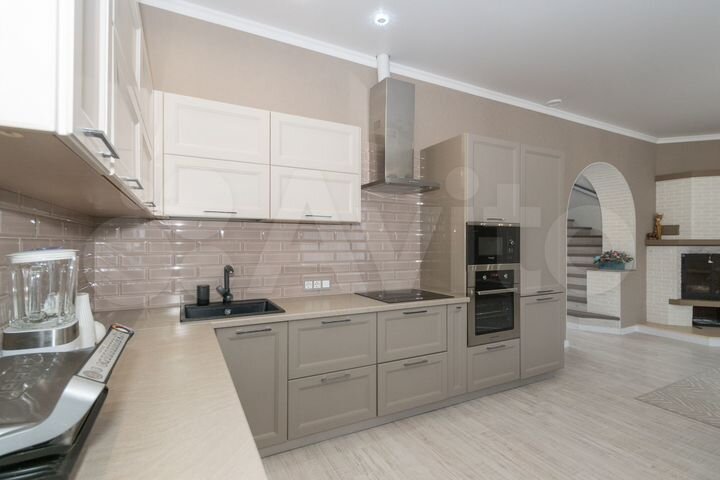 Коттедж 183 м² на участке 7 сот.