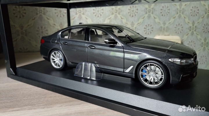 Модель BMW 5er G30 1/18 Kyosho