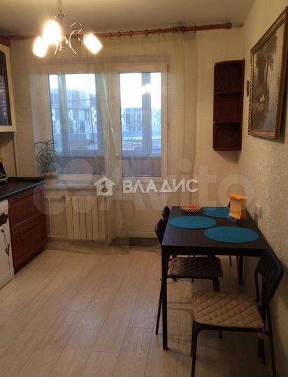 3-к. квартира, 77 м², 3/10 эт.