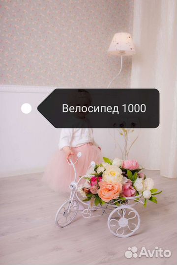 Декор: вуаль, фонари, велосипед, кружки, свечи