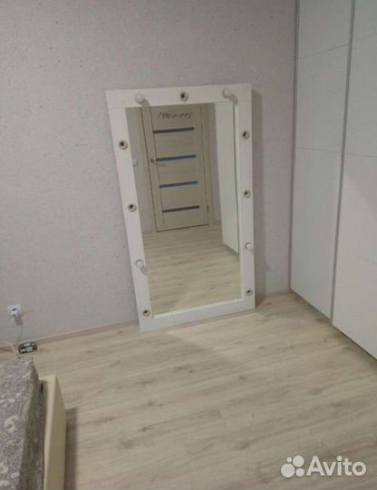 Гримерное зеркало с подсветкой