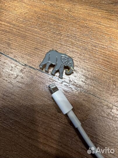 Металлический значок Слон