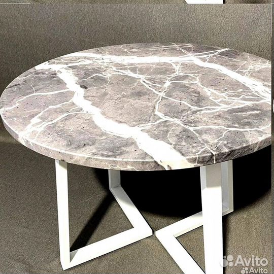 Стол круглый 'Normal Carpet'