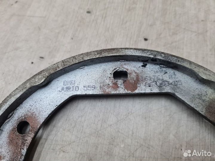 Колодки ручника Bmw 3 E90 N52B30A 2005