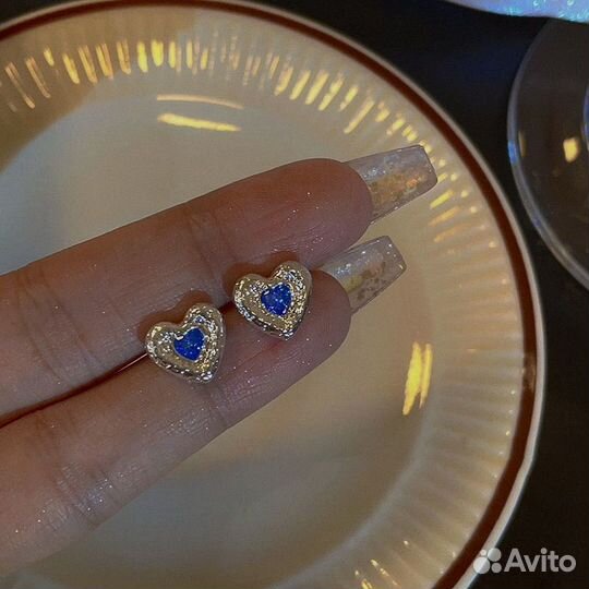 Колье из жемчуга с красным сердцем