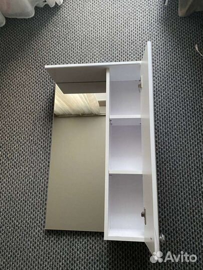 Шкафчик с зеркалом в ванную