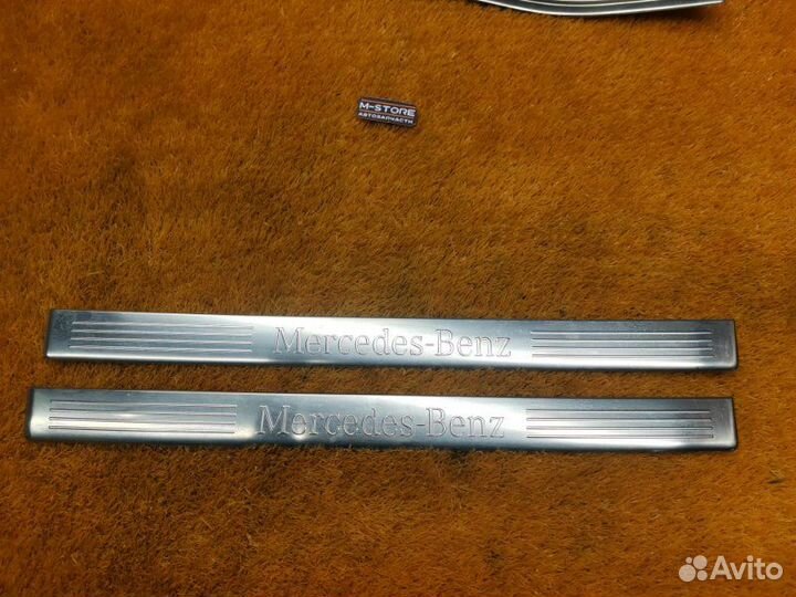 Накладка на порог салона Mercedes-Benz E-Class