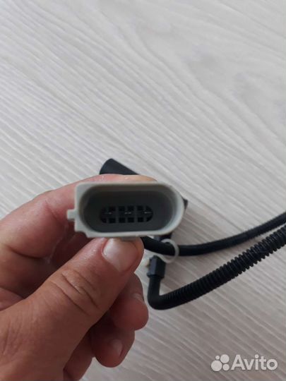 Датчик положения коленвала Volkswagen Tuareg 1