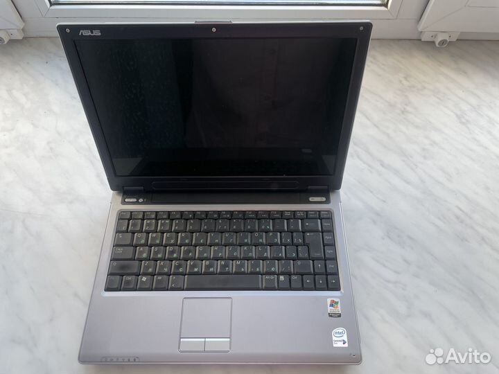 Ноутбук asus