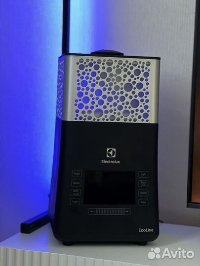 Увлажнитель воздуха Electrolux EHU-3710D