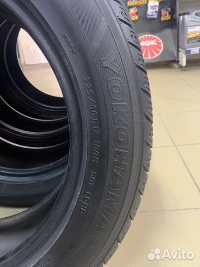 Yokohama Parada Spec-X PA02J 225/60 R18