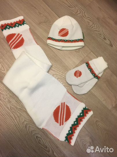 Набор новый: шапка, шарф, варежки