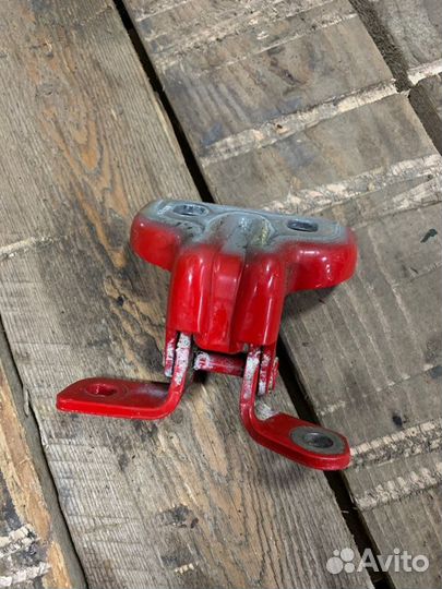 Петля двери задняя правая Opel Astra J хетчбэк