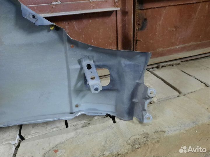 Крыло переднее левое ucf20