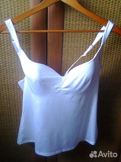 Топ белый, с чашечками, на большую грудь, немецкий