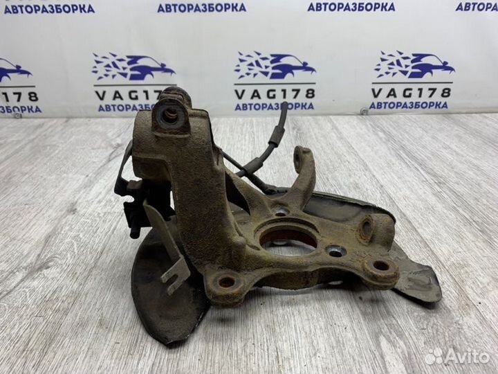 Кулак поворотный передний правый Skoda Octavia A7