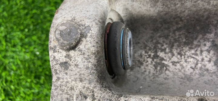 Кулак задний правый Jaguar F-Pace Velar