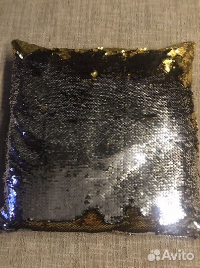 Подушка с пайетками. Новая