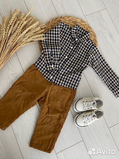 Рубашка, брюки, кеды