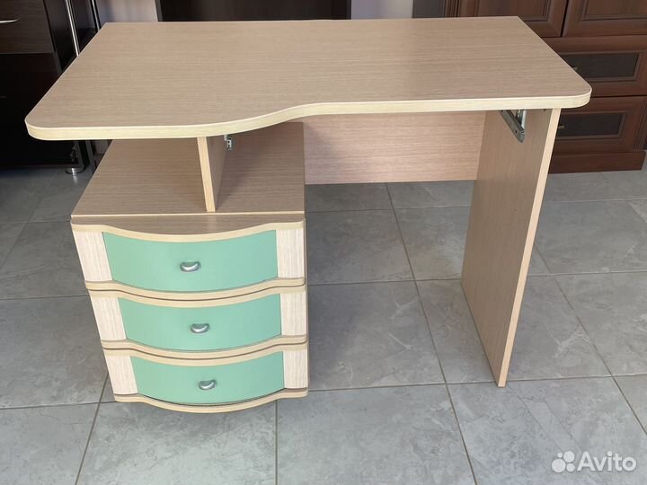 Письменный стол