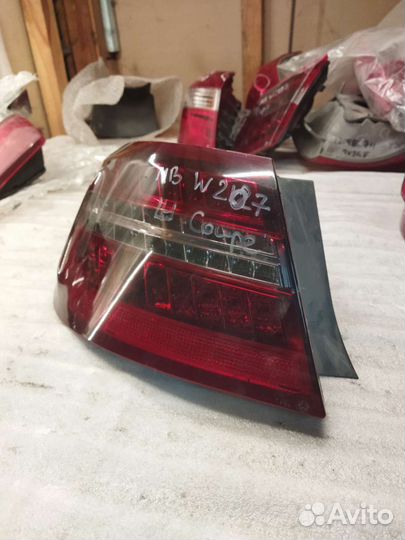 Фонарь левый наруж Mercedes E207 bs7113405c