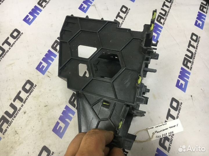 Рамка магнитолы Фольксваген Гольф 5