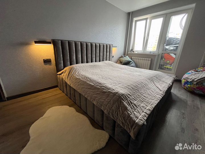 Кровать с мягким изголовьем