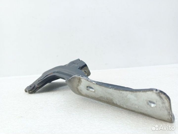 Петля капота передняя правая Nissan Qashqai J11