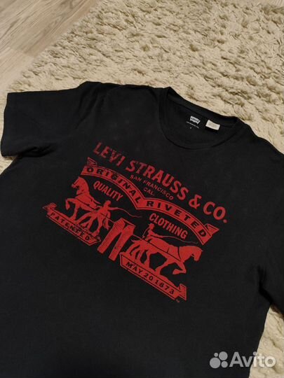 Футболка Levi's