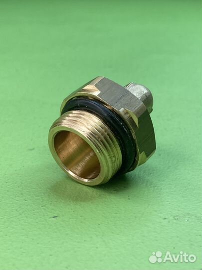 Штуцер угловой М22х1,5/8 95028M22